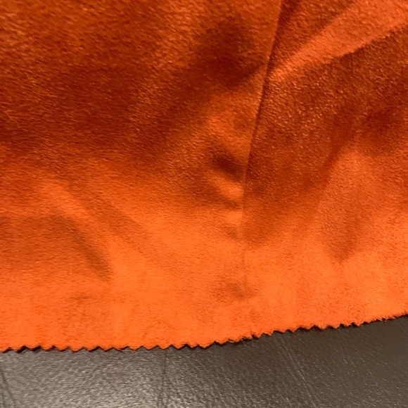 Alannah Hill lined size 8 skirt in rusty suede-look with appliqué flower detail - Picture 7 of 12